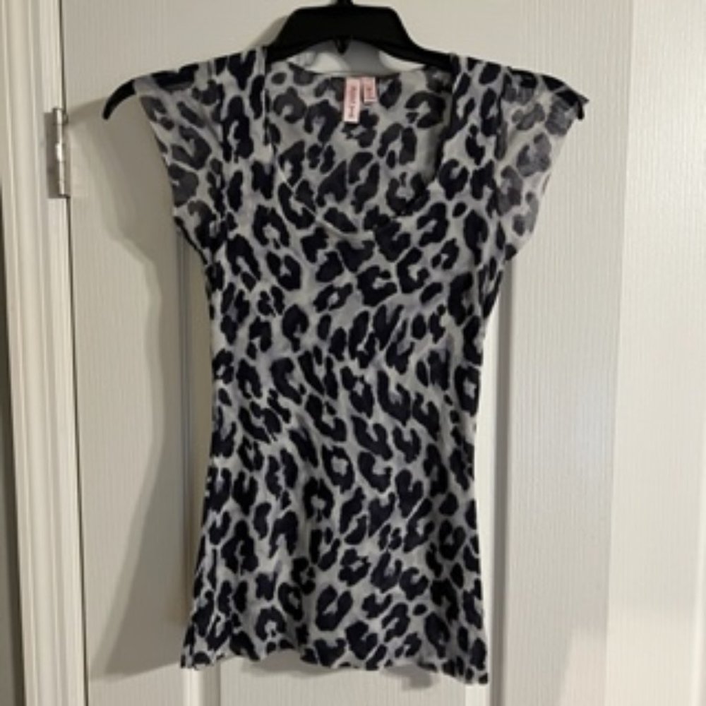 Sweet Pea Women's Top Shirt Medium